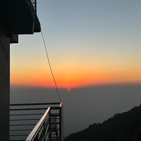 Ferienwohnung Panormic View By The North Edge Kasauli Exterior foto