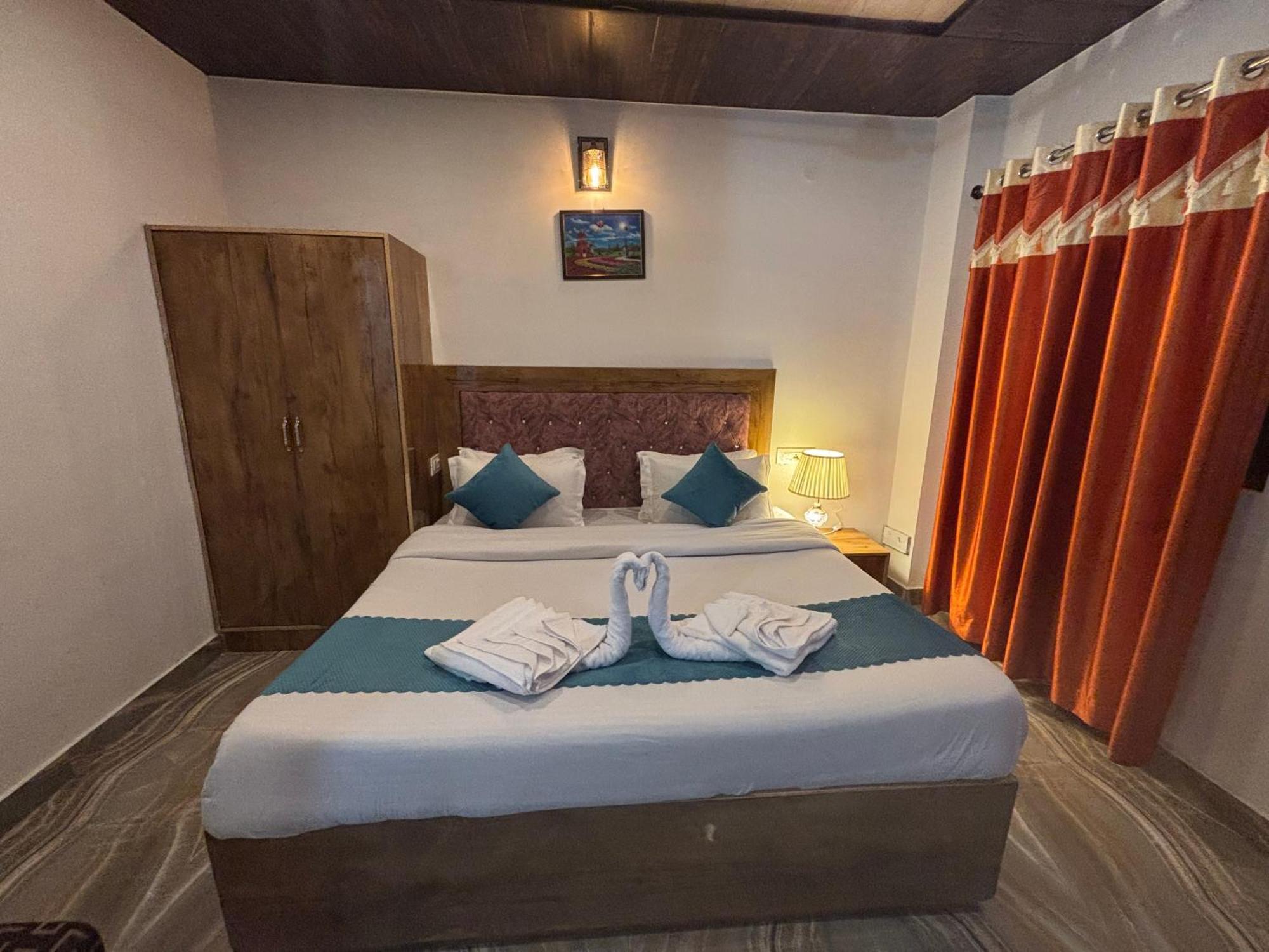 Ferienwohnung Panormic View By The North Edge Kasauli Exterior foto