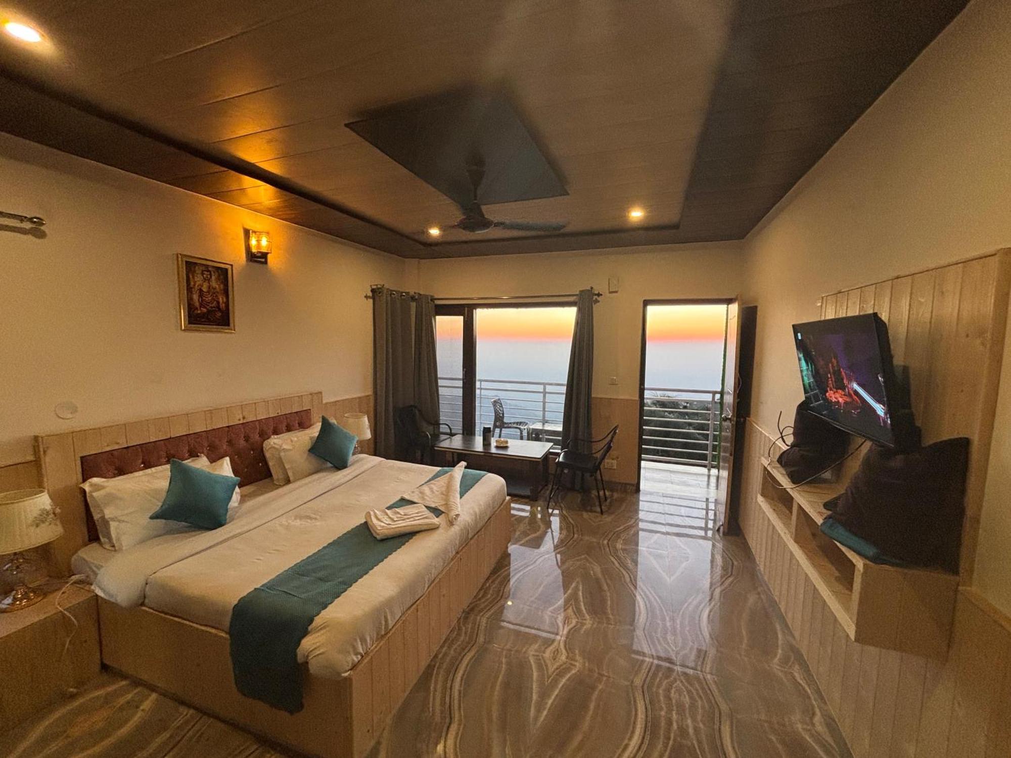 Ferienwohnung Panormic View By The North Edge Kasauli Exterior foto