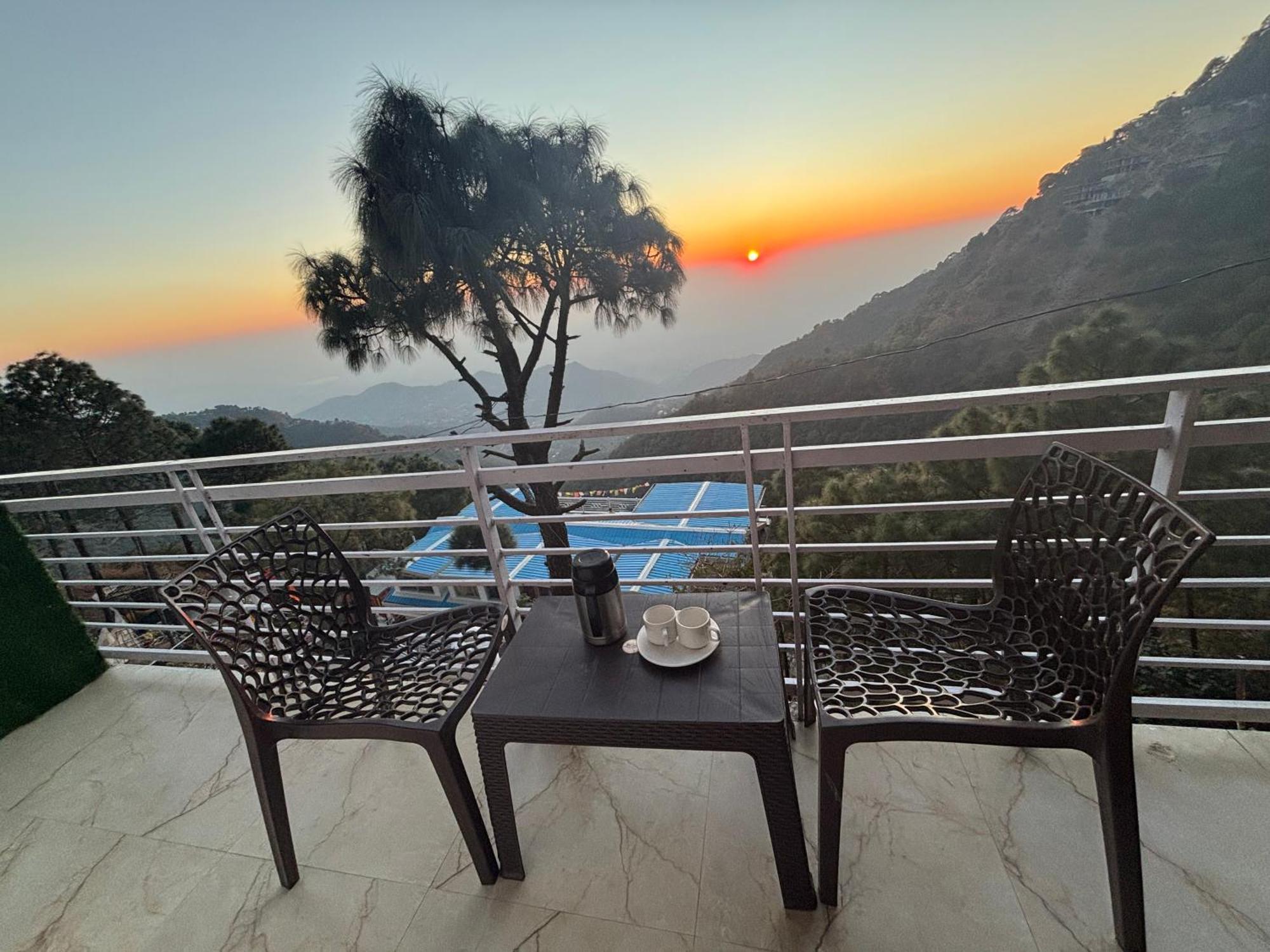 Ferienwohnung Panormic View By The North Edge Kasauli Exterior foto